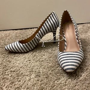 Merona (Target) Blue and White Pointed Toe Pumps - Size 11
